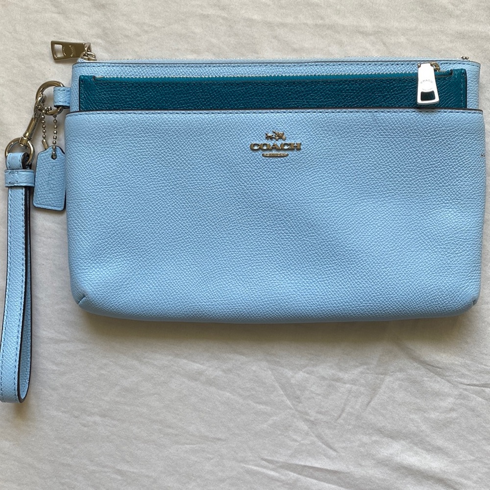Coach wristlit purse